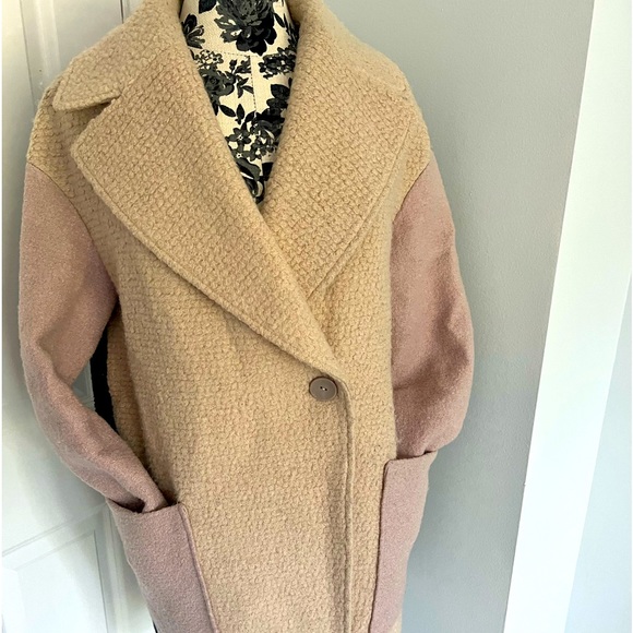 Color block coat. Size 6/S. Straight fit. Knee length. European brand. - Picture 1 of 10